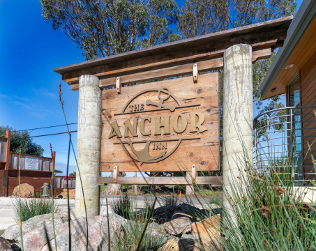 Anchor Inn Pacifica - Signage